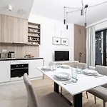 Apartman 33 Forrest Shellter *