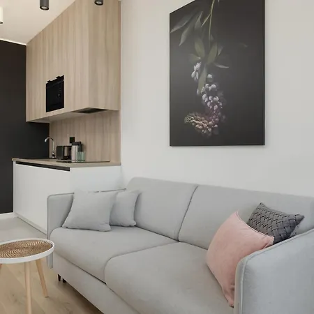 Shellter 33 Forrest Art & Design Apartment