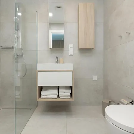 Shellter 33 Forrest Art & Design * Rogowo (Gryfice)