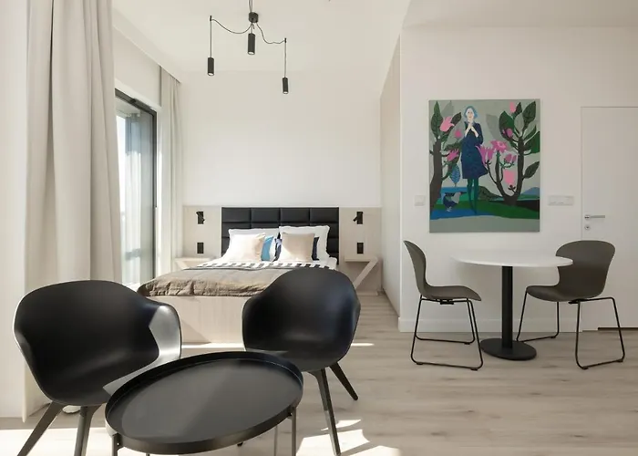 Shellter 33 Forrest Art & Design