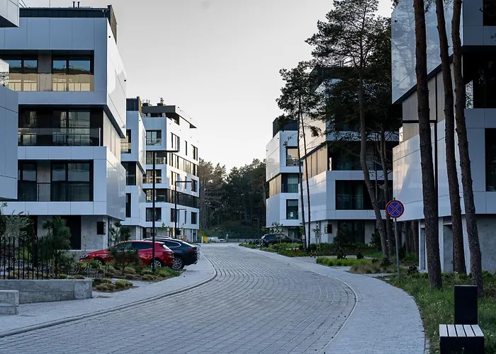 Shellter 33 Forrest Art & Design * Rogowo (Gryfice)