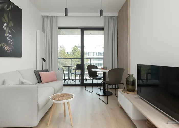 Shellter 33 Forrest Art & Design Rogowo (Gryfice)